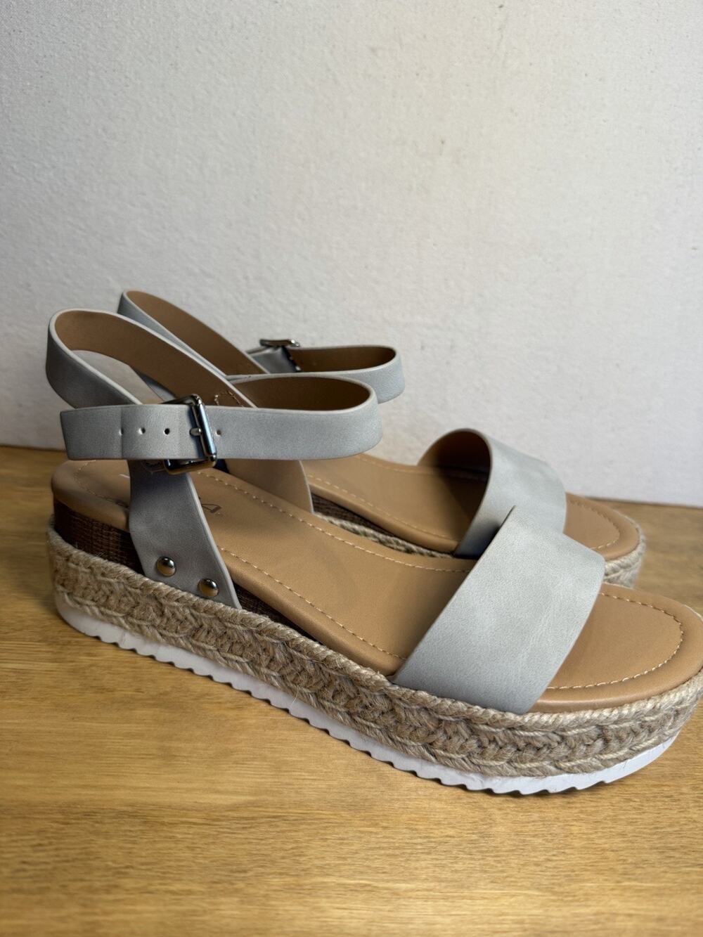 SODA Womens Espadrille Platform Sandals Gray Ankle Strap Casual Size 8 New